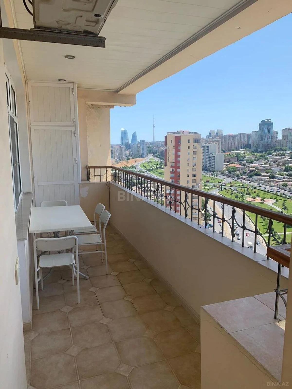 Kirayə verilir 4 otaqlı mənzil 200 m²