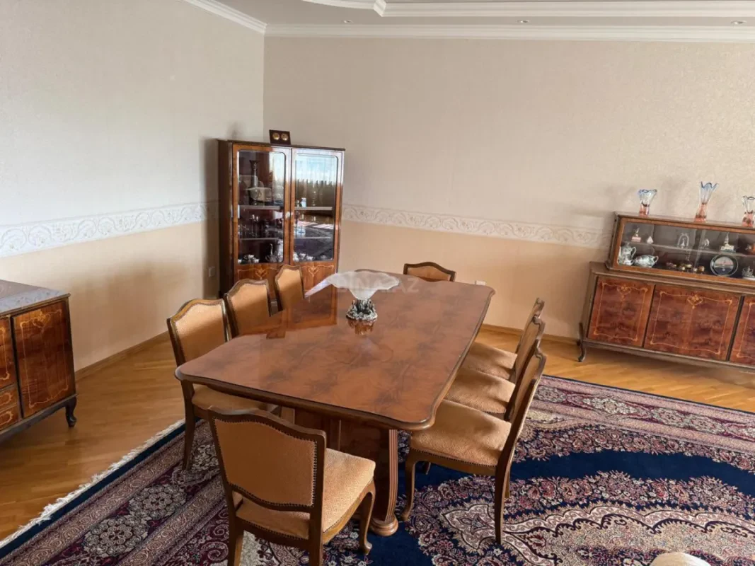 Kirayə verilir 4 otaqlı mənzil 200 m²