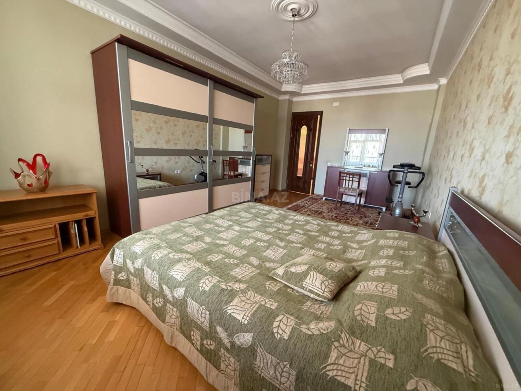 Kirayə verilir 4 otaqlı mənzil 200 m²