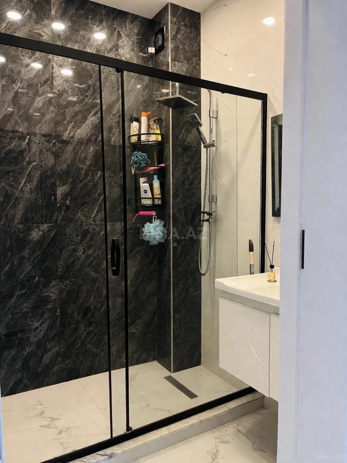 Satılır 3 otaqlı mənzil 102 m²