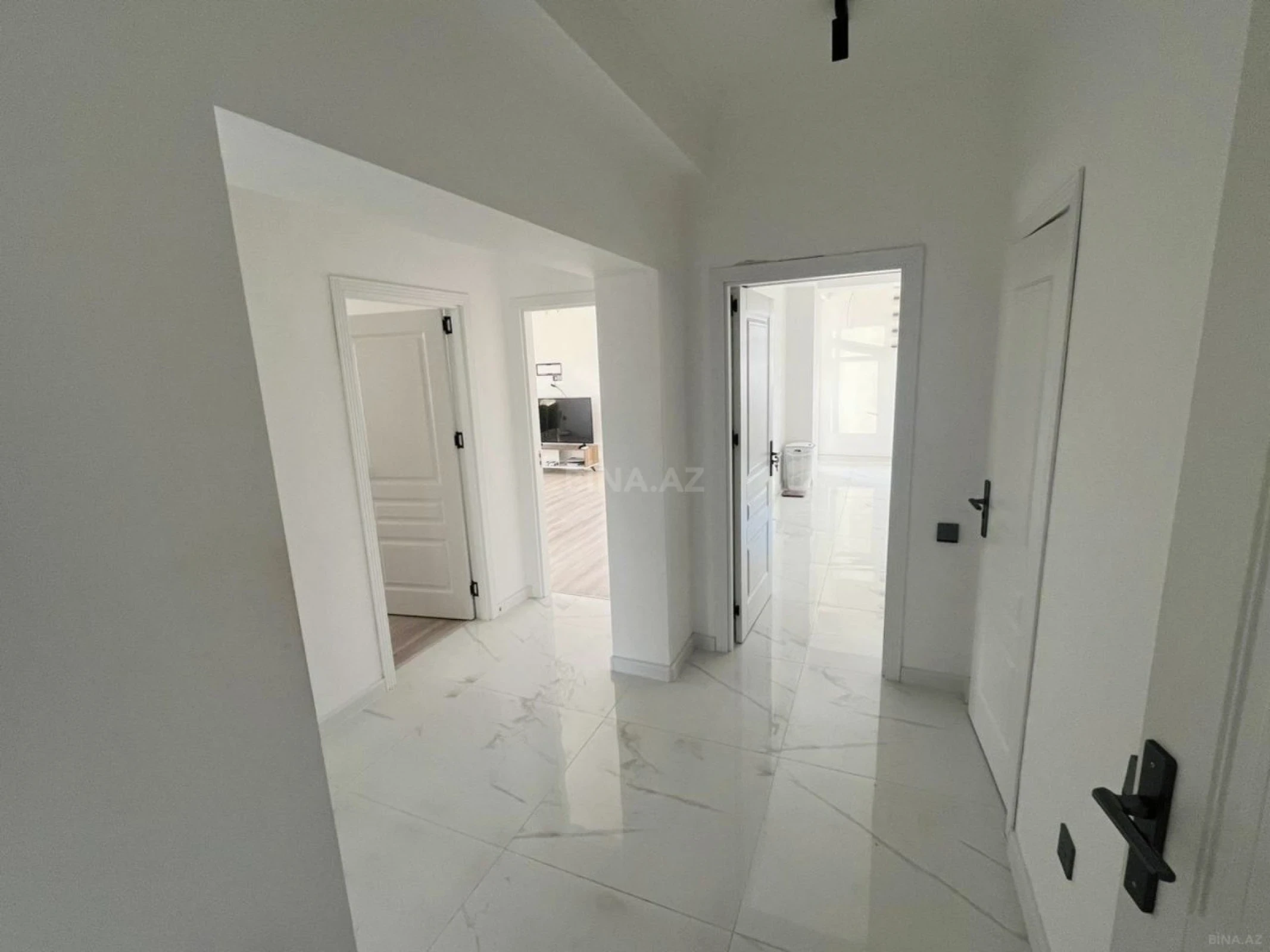 Satılır 3 otaqlı mənzil 102 m²