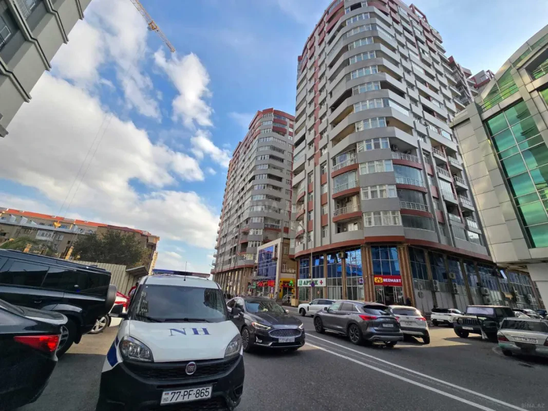 Satılır 2 otaqlı mənzil 122 m²