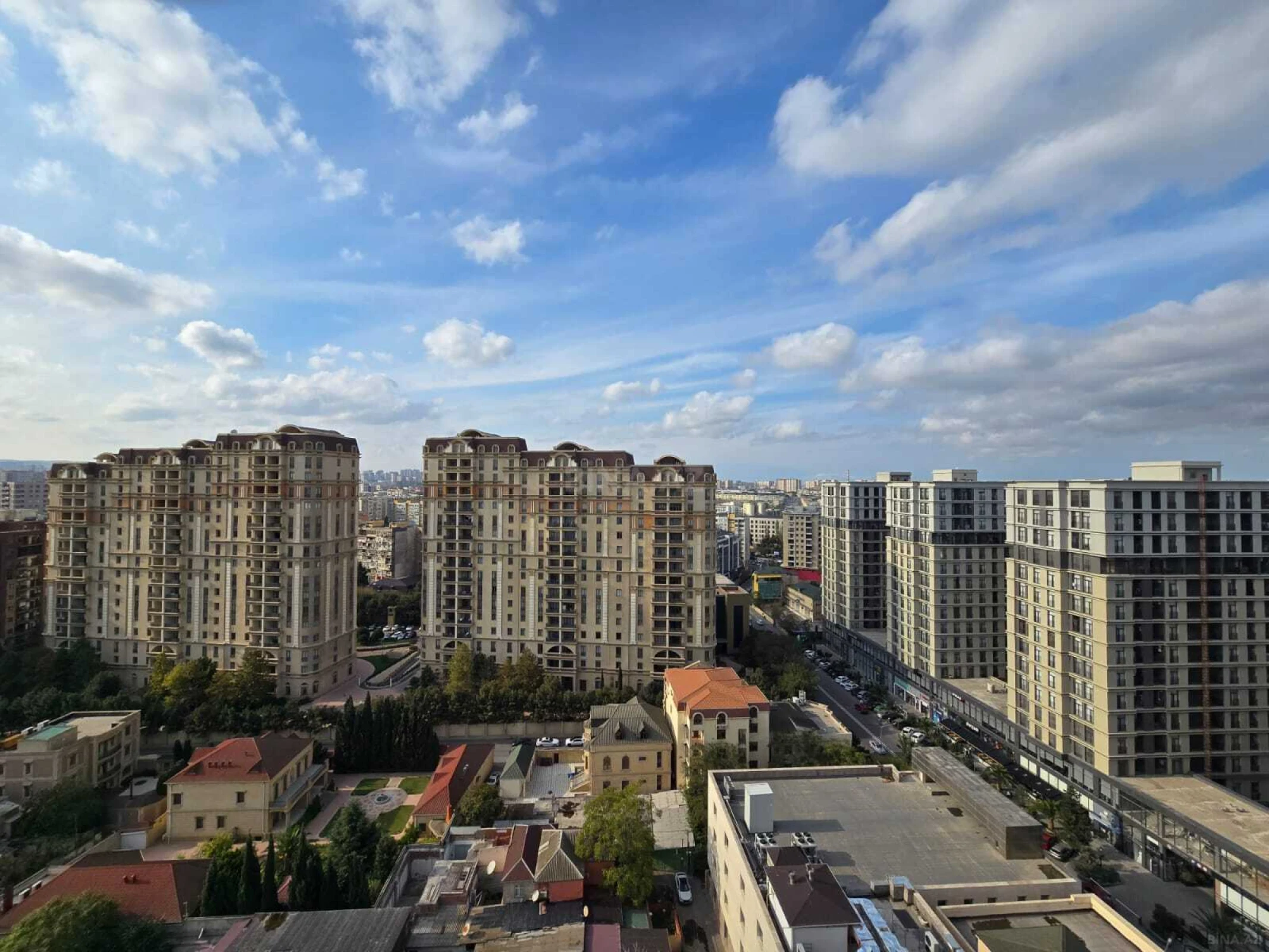 Satılır 2 otaqlı mənzil 122 m²