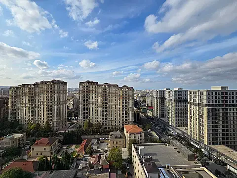 Satılır 2 otaqlı mənzil 122 m²