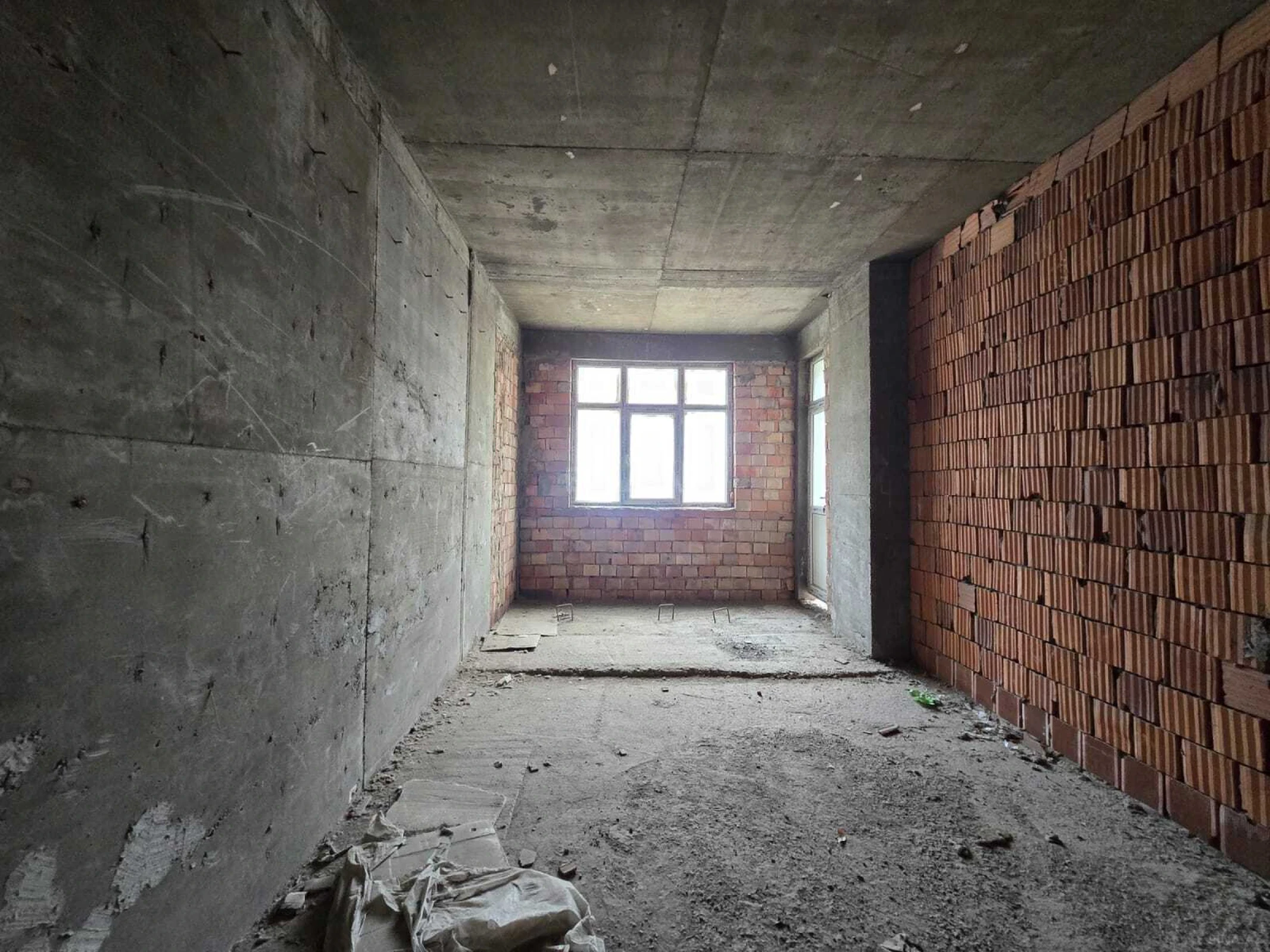 Satılır 2 otaqlı mənzil 122 m²