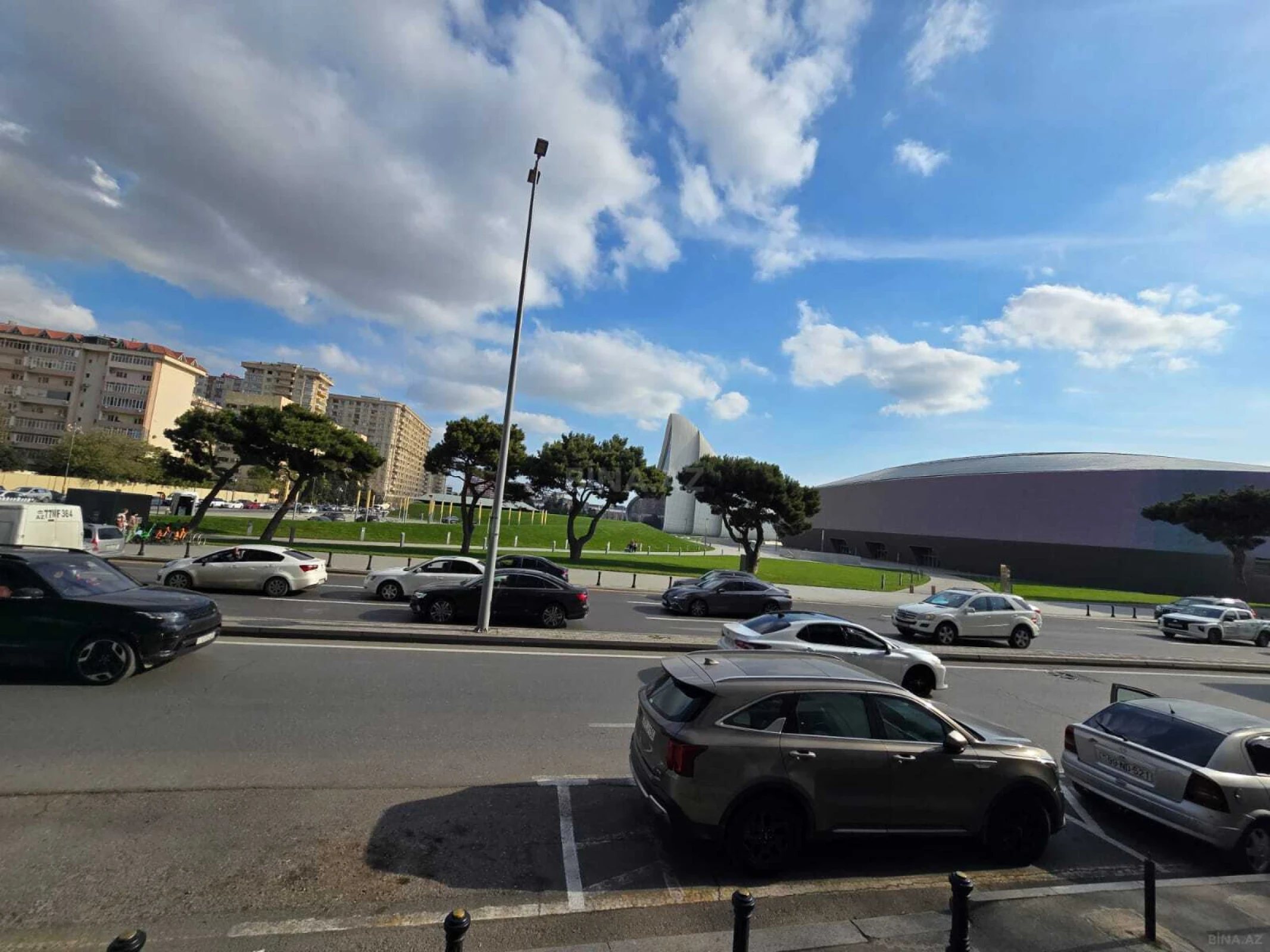 Satılır 2 otaqlı mənzil 122 m²