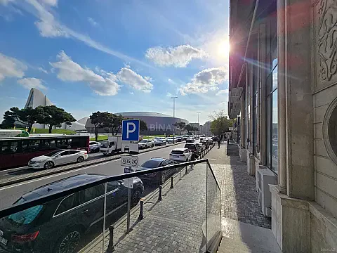 Satılır 2 otaqlı mənzil 122 m²