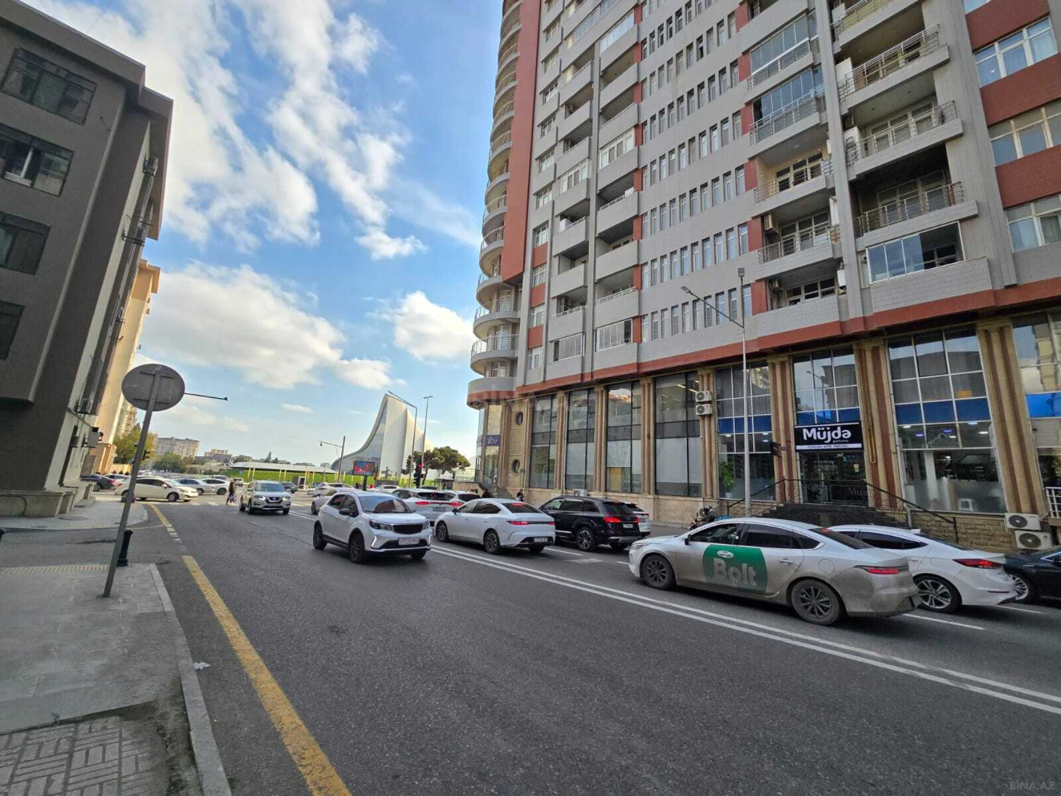 Satılır 2 otaqlı mənzil 122 m²