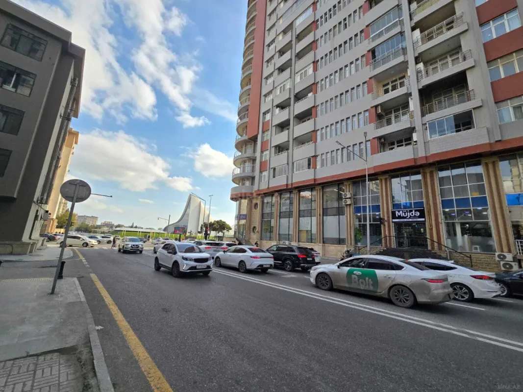Satılır 2 otaqlı mənzil 122 m²