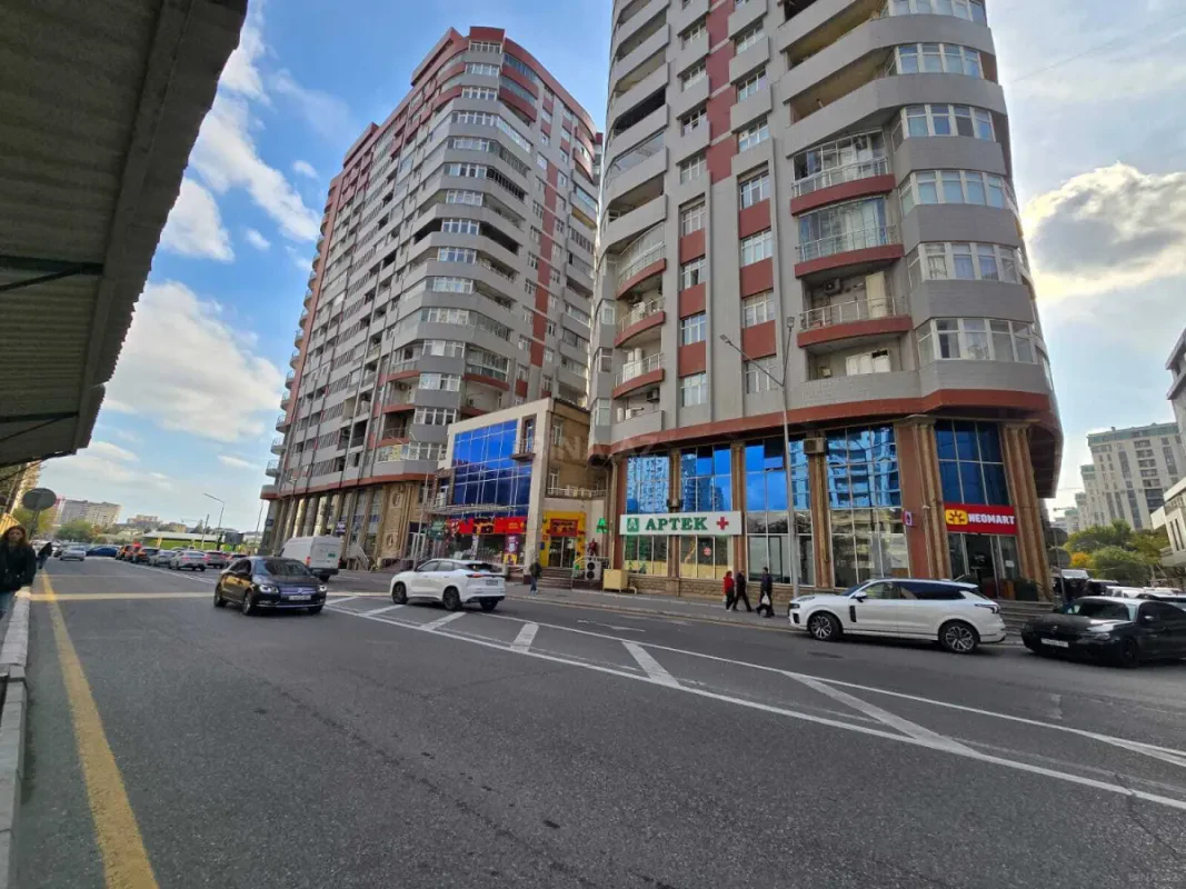 Satılır 2 otaqlı mənzil 122 m²