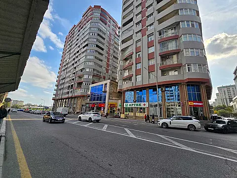 Satılır 2 otaqlı mənzil 122 m²