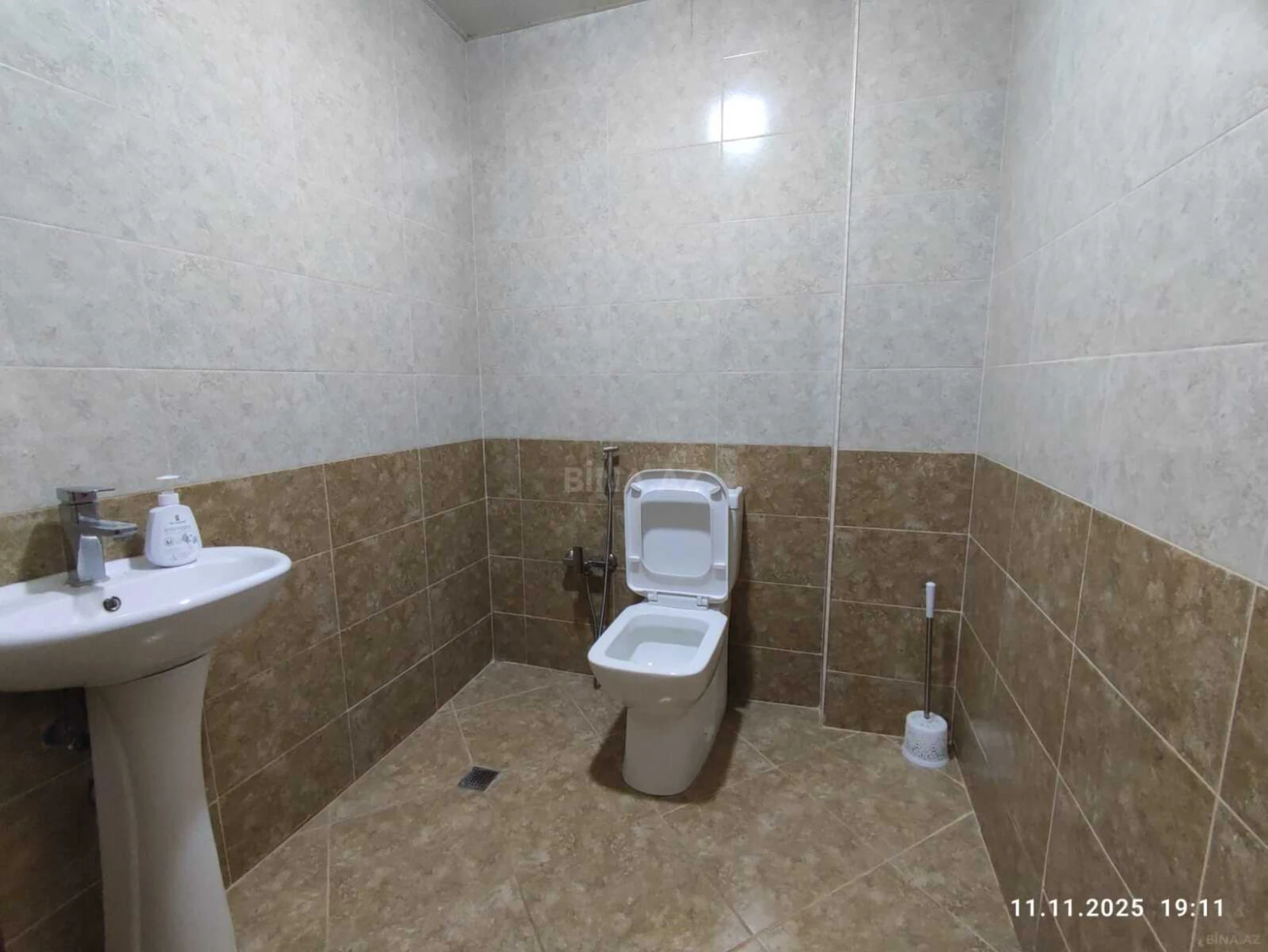 Kirayə verilir 3 otaqlı mənzil 140 m²