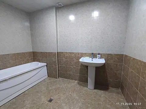 Kirayə verilir 3 otaqlı mənzil 140 m²