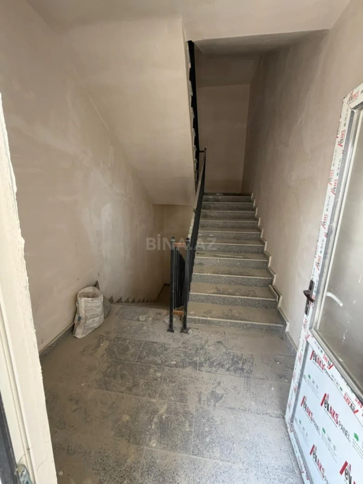 Satılır 2 otaqlı mənzil 55 m²