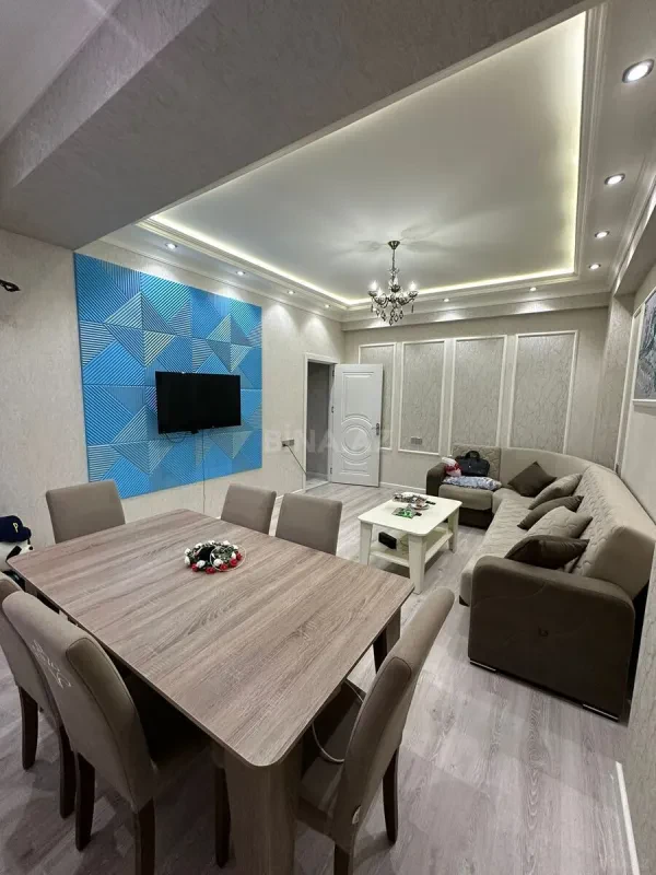 Kirayə verilir 2 otaqlı mənzil 70 m²
