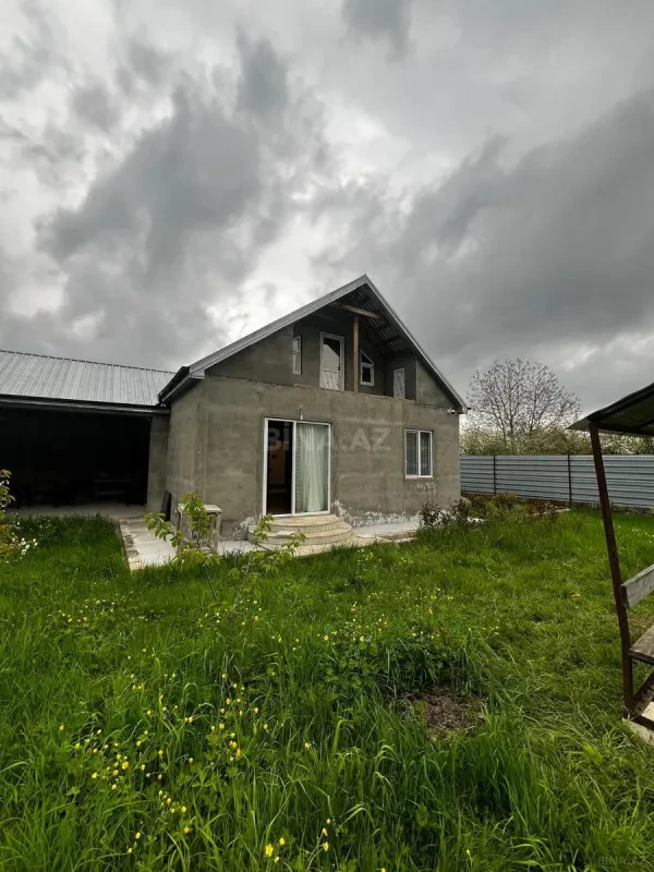 Kirayə verilir 2 otaqlı həyət evi 80 m²