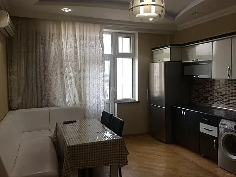 Kirayə verilir 2 otaqlı mənzil 88 m²