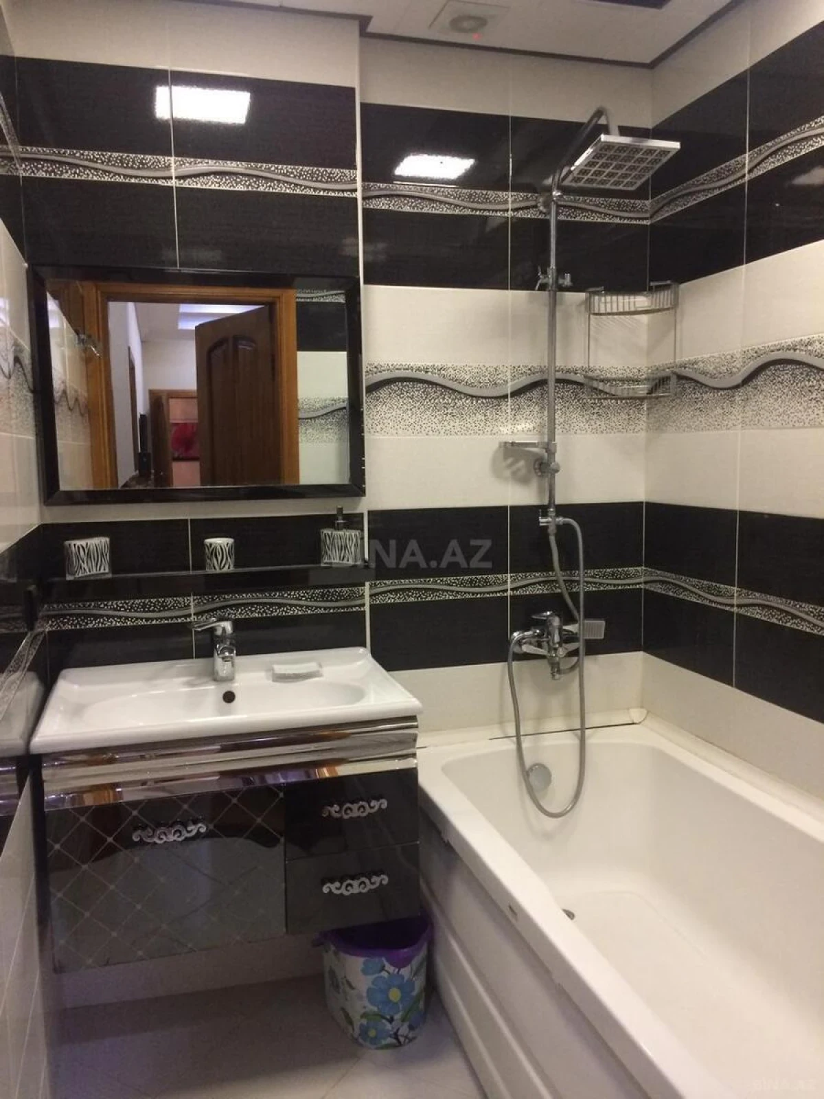 Kirayə verilir 2 otaqlı mənzil 88 m²