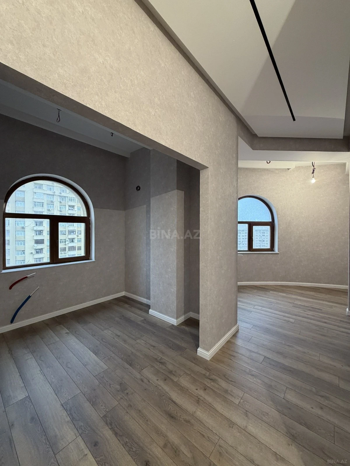 Satılır 4 otaqlı mənzil 190 m²