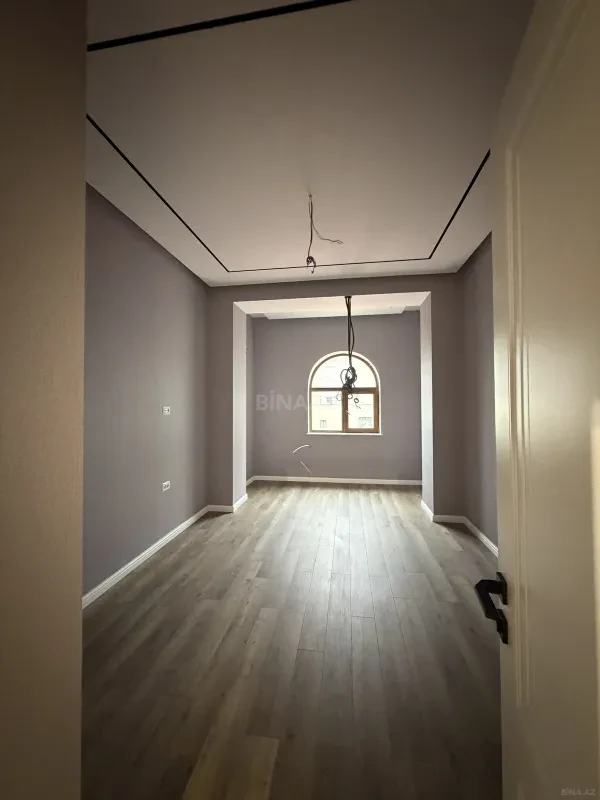 Satılır 4 otaqlı mənzil 190 m²