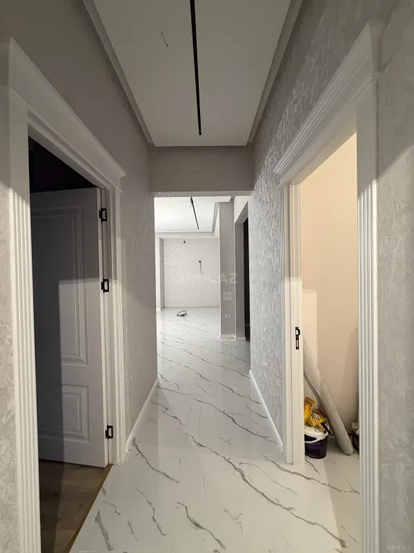 Satılır 4 otaqlı mənzil 190 m²