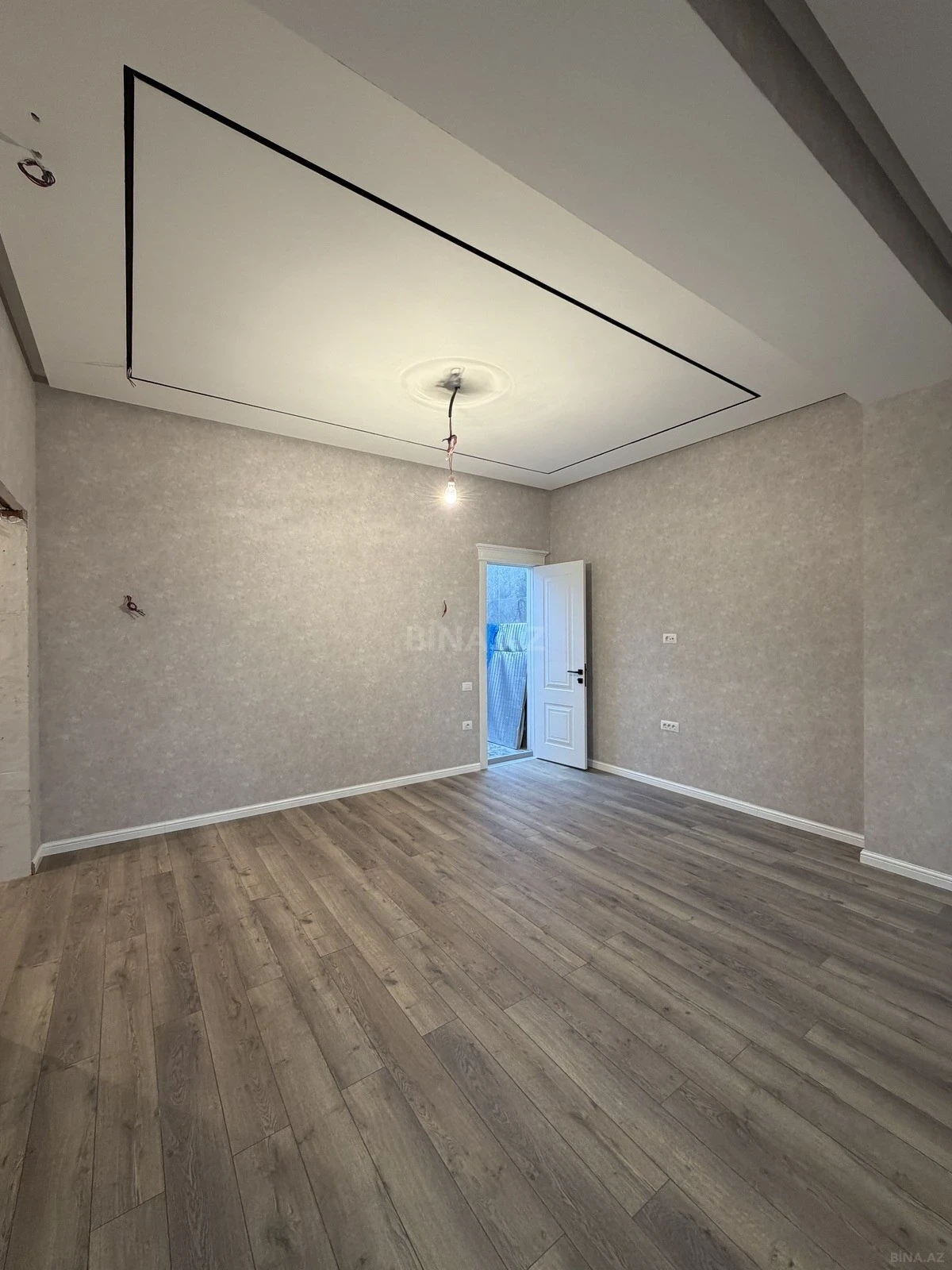 Satılır 4 otaqlı mənzil 190 m²