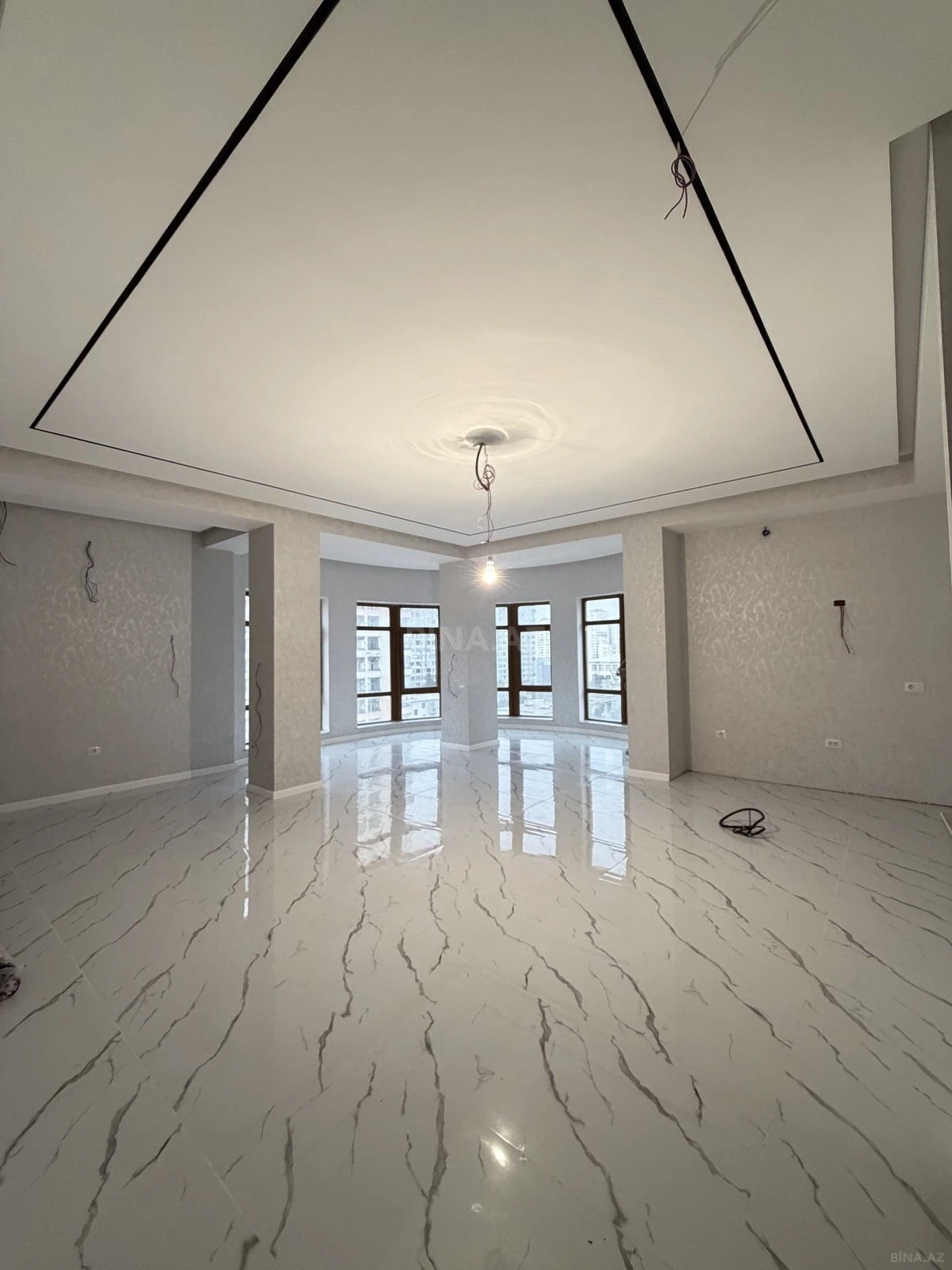 Satılır 4 otaqlı mənzil 190 m²