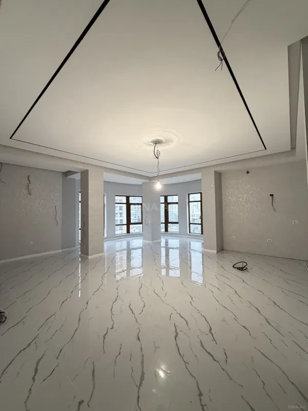 Satılır 4 otaqlı mənzil 190 m²