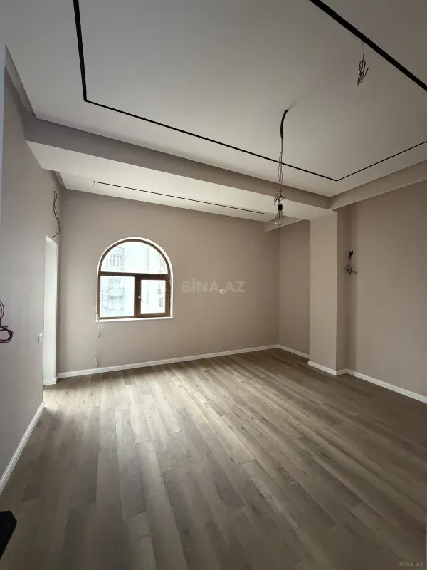 Satılır 4 otaqlı mənzil 190 m²