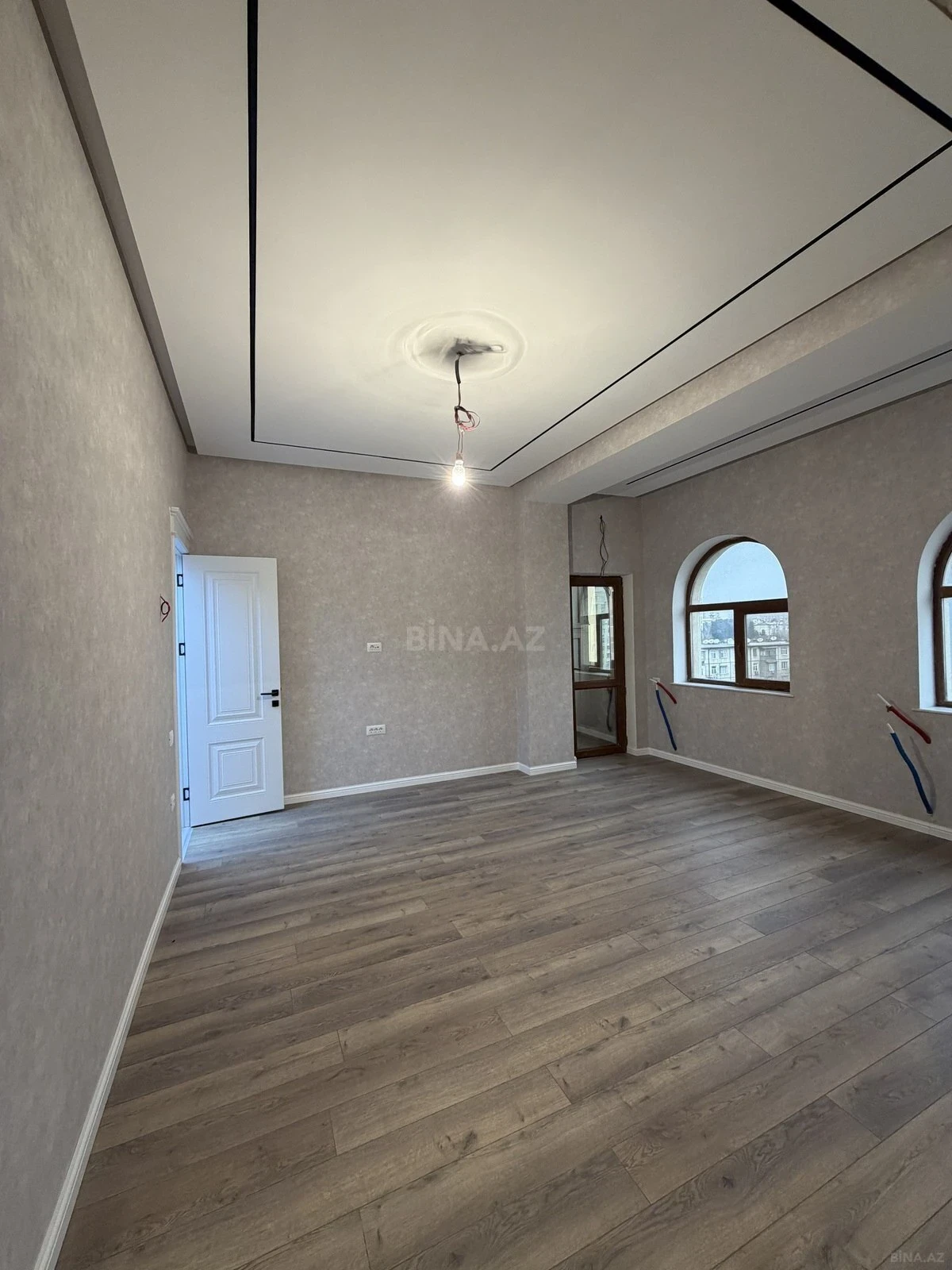 Satılır 4 otaqlı mənzil 190 m²