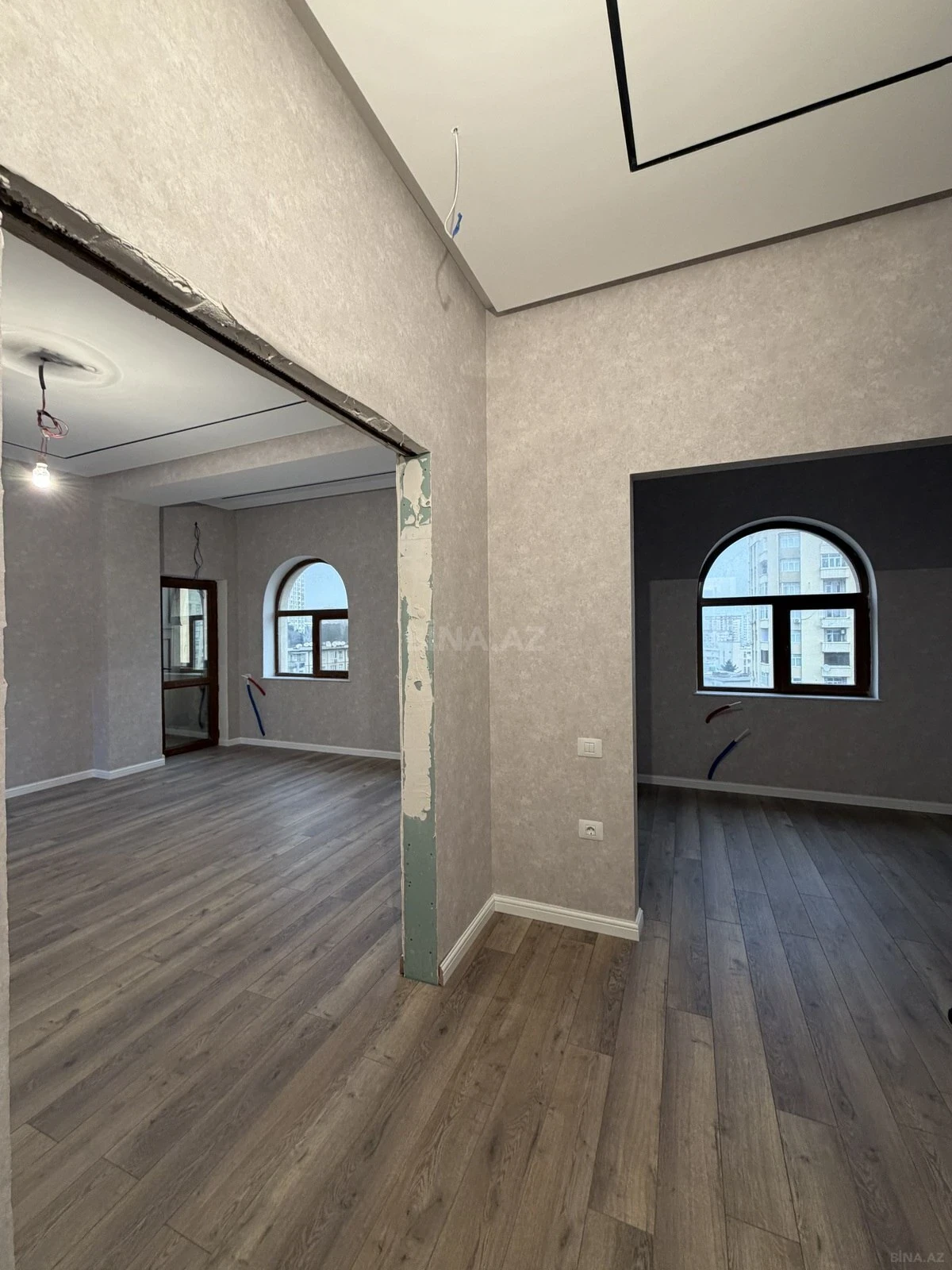 Satılır 4 otaqlı mənzil 190 m²