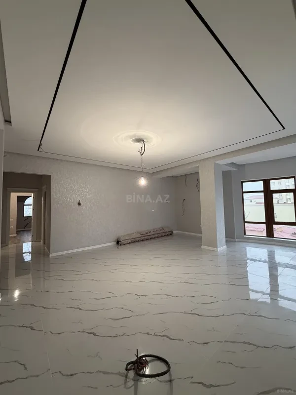 Satılır 4 otaqlı mənzil 190 m²