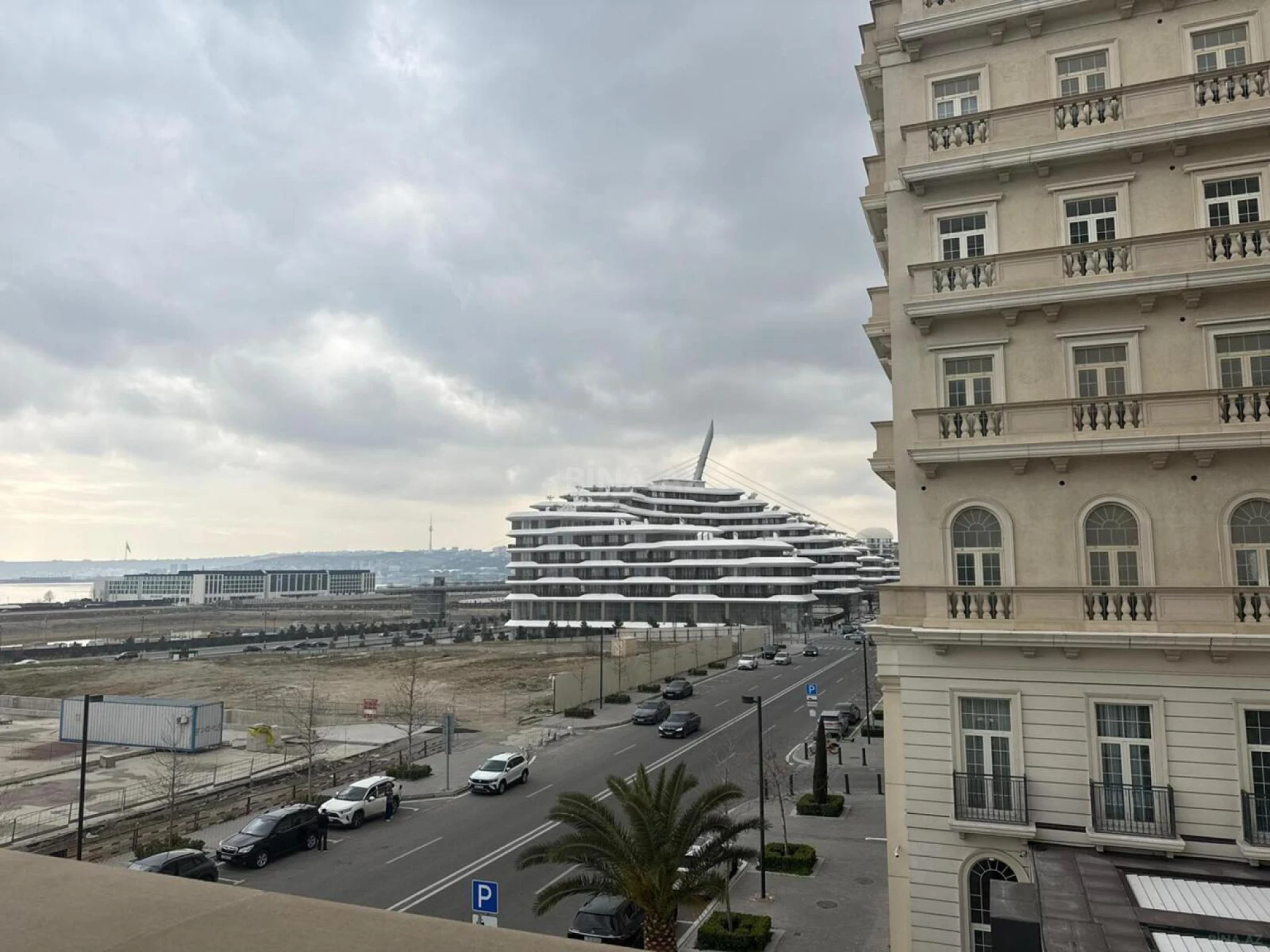 Satılır 3 otaqlı mənzil 113 m²