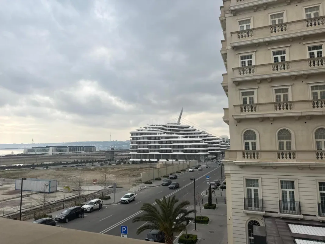 Satılır 3 otaqlı mənzil 113 m²