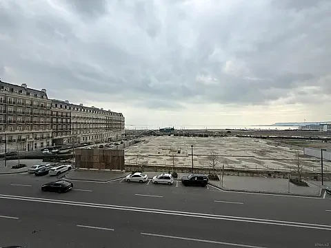 Satılır 3 otaqlı mənzil 113 m²