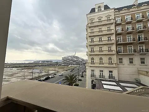 Satılır 3 otaqlı mənzil 113 m²