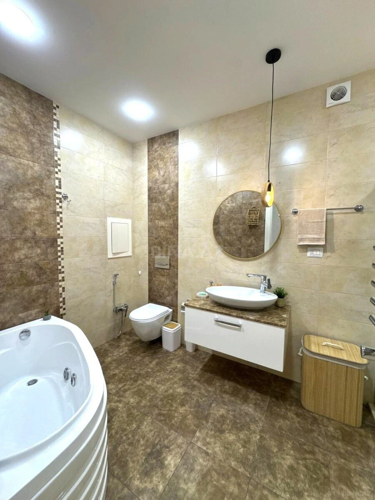 Satılır 2 otaqlı mənzil 105 m²