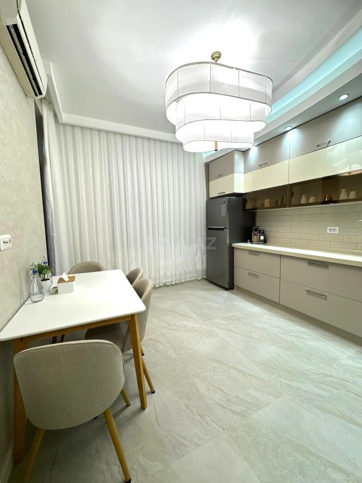 Satılır 2 otaqlı mənzil 105 m²