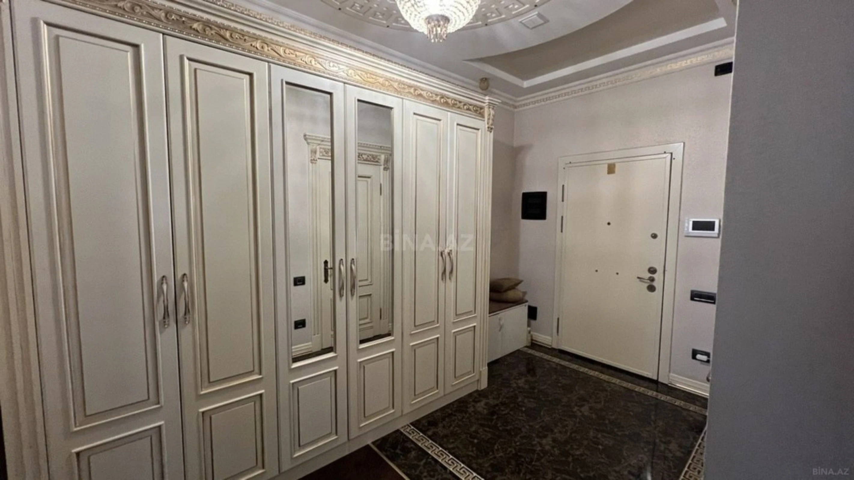 Kirayə verilir 3 otaqlı mənzil 145 m²