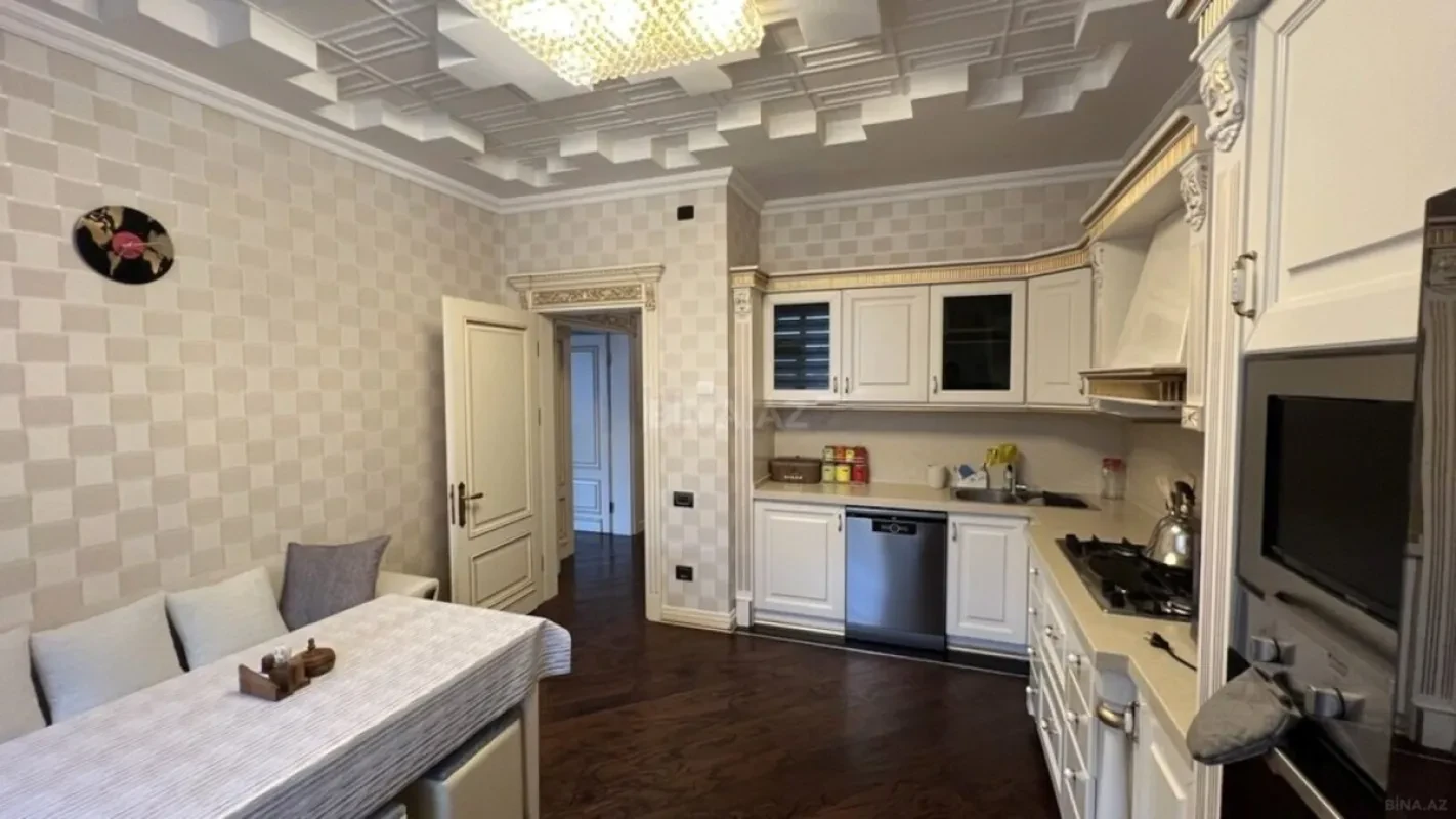 Kirayə verilir 3 otaqlı mənzil 145 m²