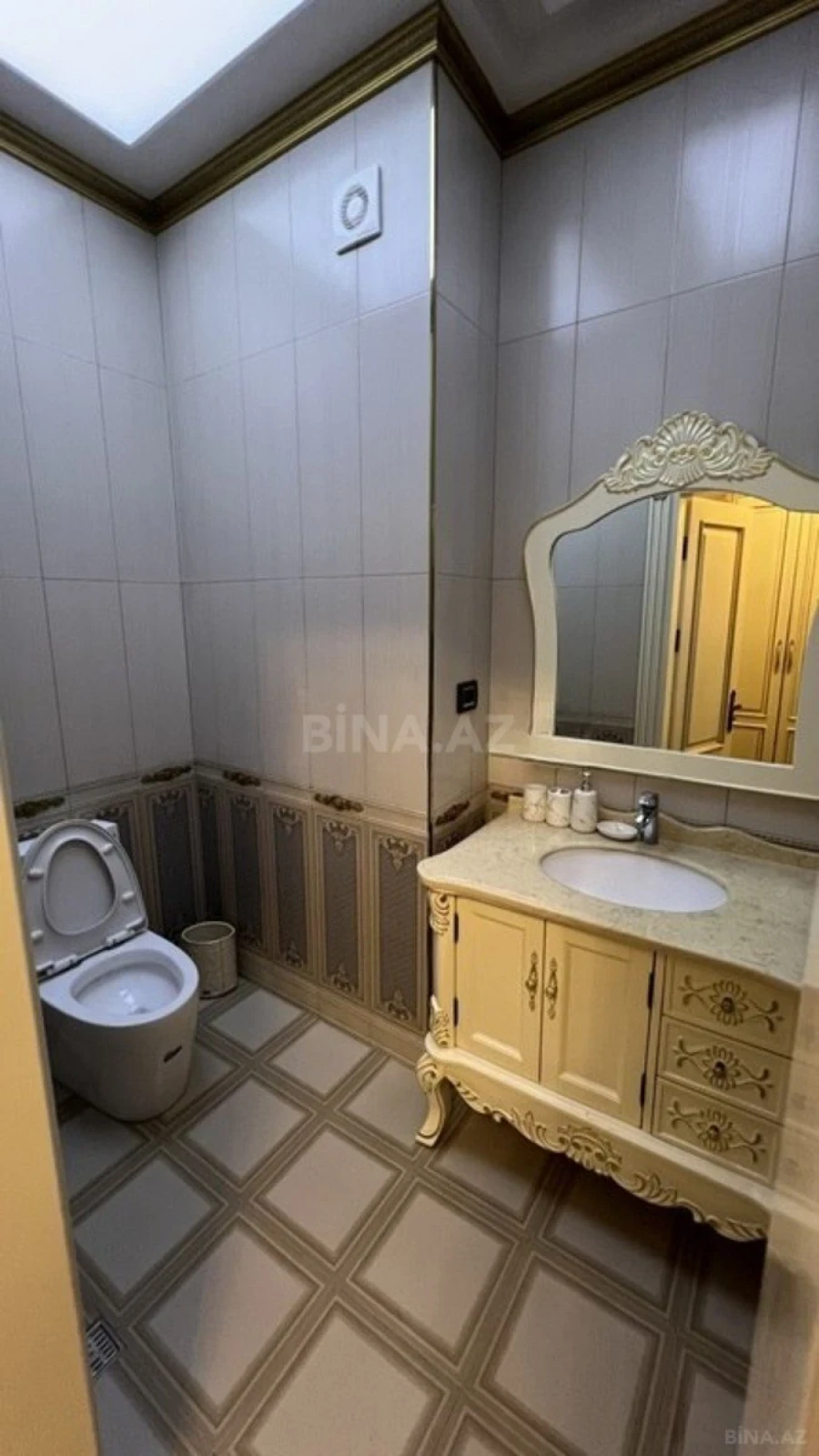 Kirayə verilir 3 otaqlı mənzil 145 m²