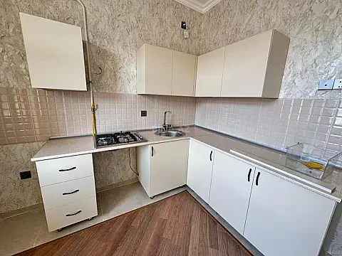 Kirayə verilir 2 otaqlı mənzil 80 m²