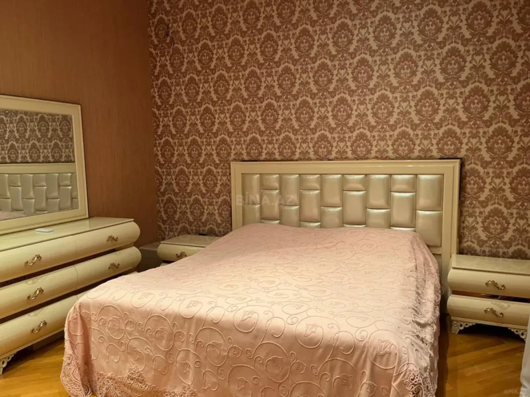 Satılır 6 otaqlı həyət evi 311 m²