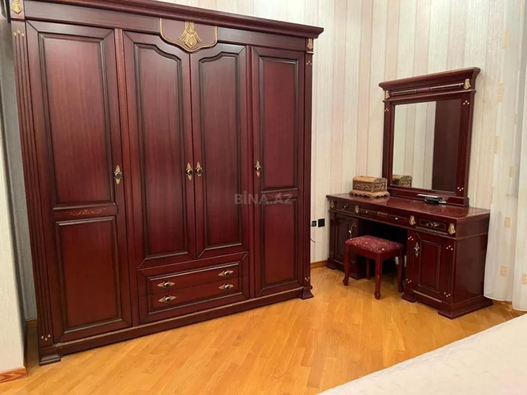 Satılır 6 otaqlı həyət evi 311 m²