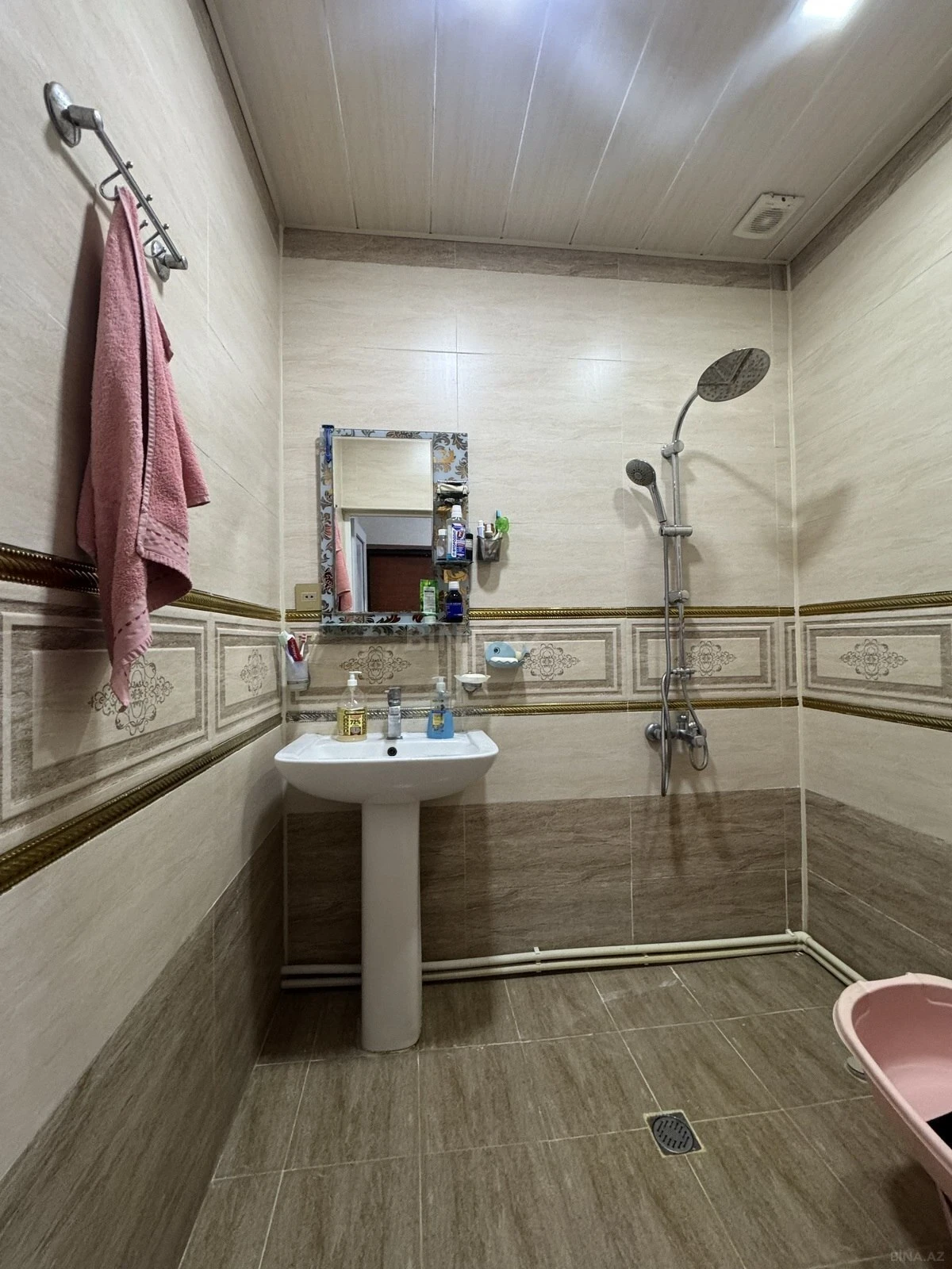 Satılır 2 otaqlı mənzil 74 m²
