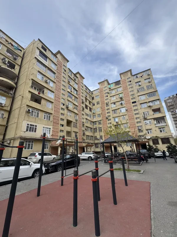 Satılır 2 otaqlı mənzil 74 m²