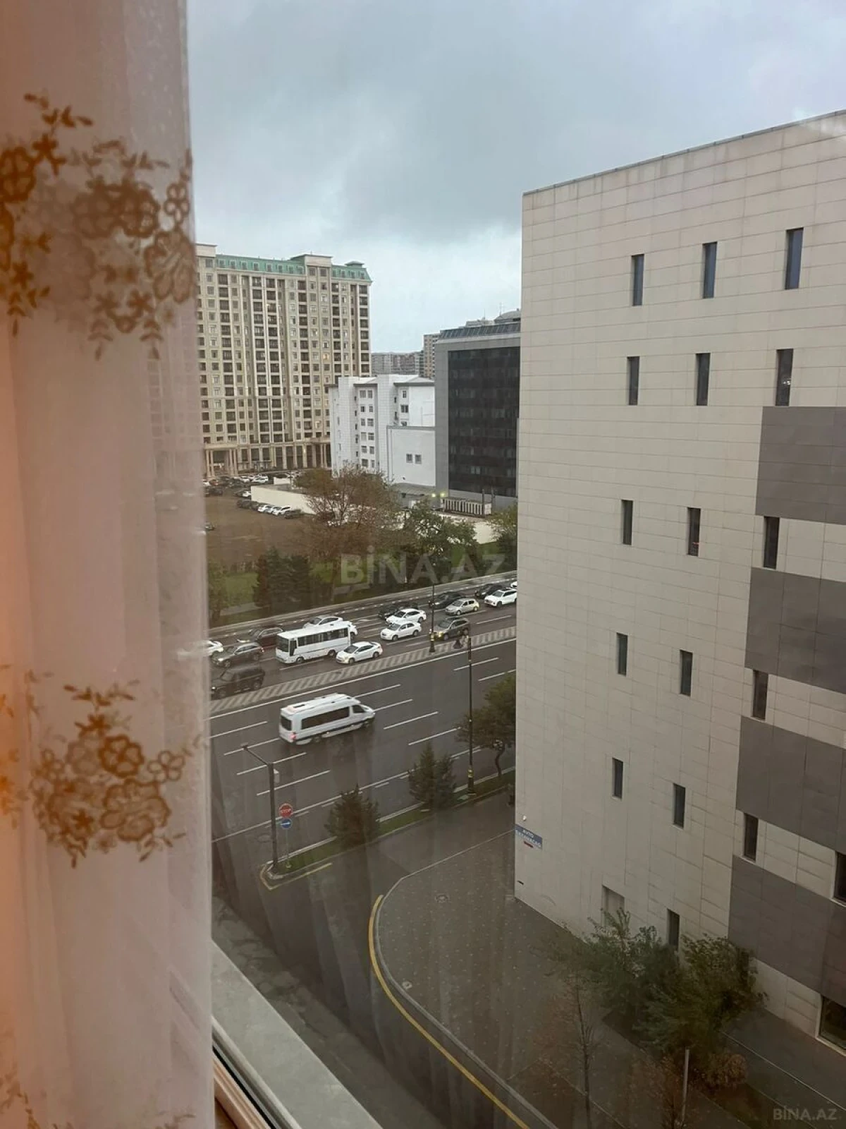 Kirayə verilir 4 otaqlı mənzil 185 m²