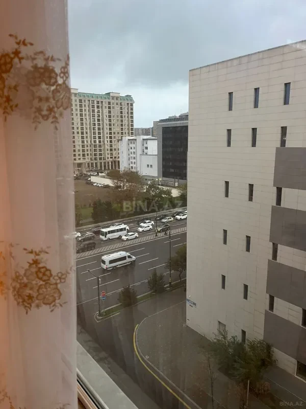 Kirayə verilir 4 otaqlı mənzil 185 m²