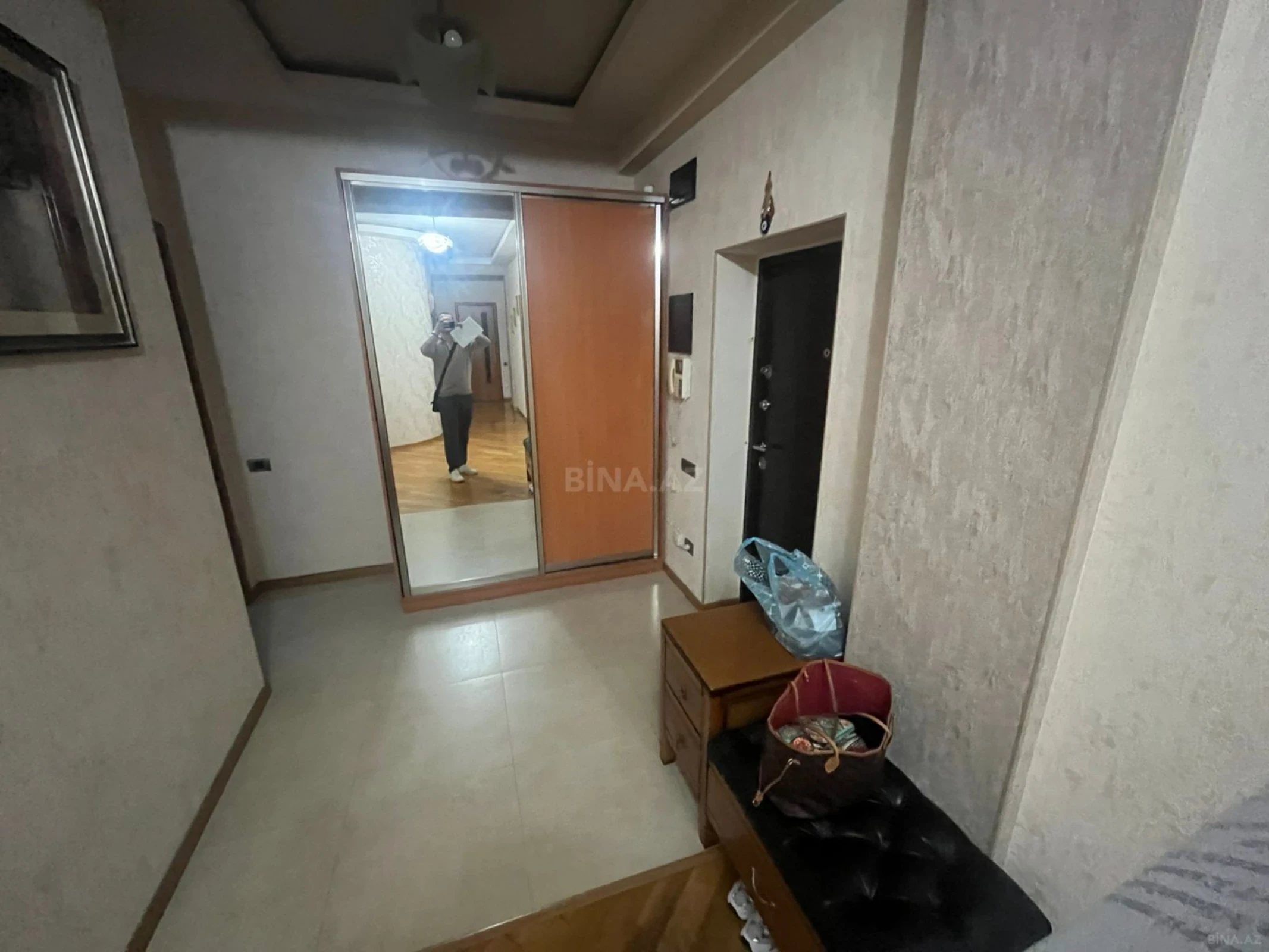 Kirayə verilir 4 otaqlı mənzil 185 m²
