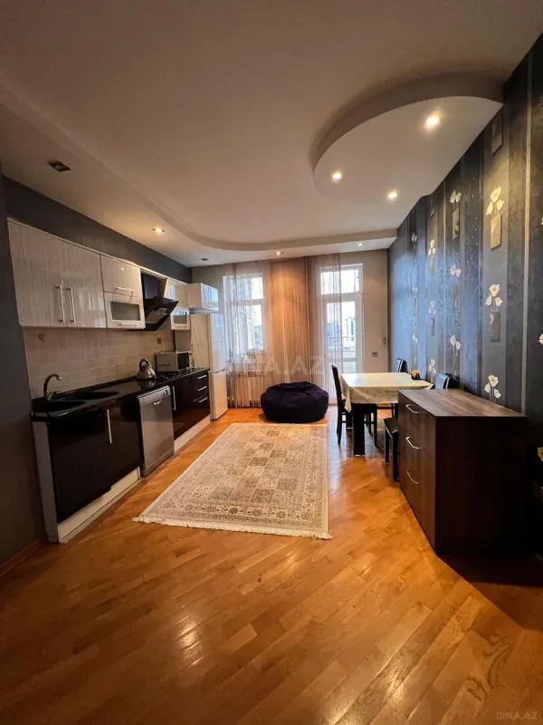 Kirayə verilir 2 otaqlı mənzil 100 m²